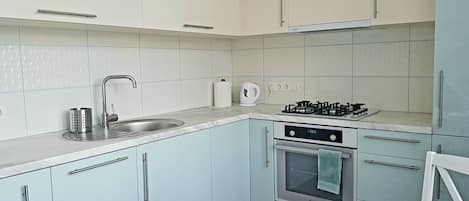 Microwave, dishwasher