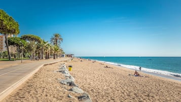 Vlak bij het strand, vissen