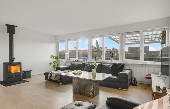 TV, fireplace, DVD player - 2 bedroom lovely home in Thisted (Thisted)