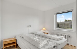 2 bedrooms, travel cot, free WiFi