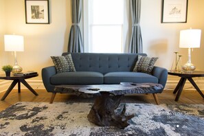 Una Smart TV, una chimenea