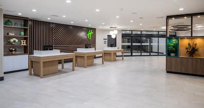 Holiday Inn Long Island-Islip Arpt East by IHG