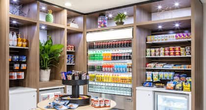 Holiday Inn Long Island-Islip Arpt East by IHG