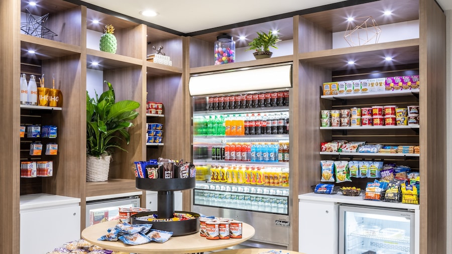 Holiday Inn Long Island-Islip Arpt East by IHG