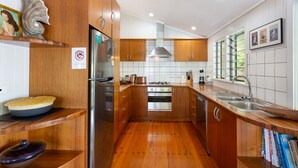 Private kitchen - Edge hill house Beautiful Home Edge Hill (Edge Hill)