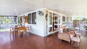 Terrace/patio - Edge hill house Beautiful Home Edge Hill (Edge Hill)