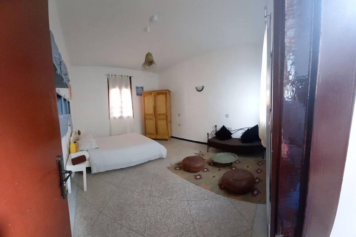 In-room safe, free WiFi, bed sheets