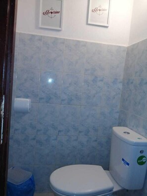 Shower, towels