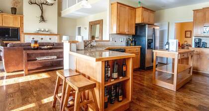 Moonlight Manor - beautiful home on 2.3 acres with vineyard view & private pool.