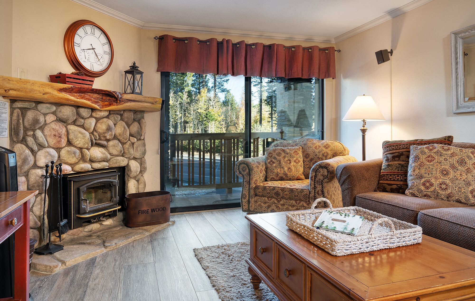 Walking distance to Eagle Lodge/Chair 15!