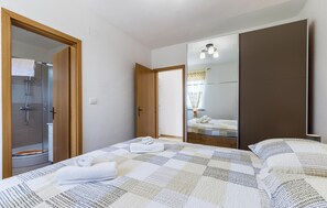 2 bedrooms, travel crib, free WiFi, bed sheets