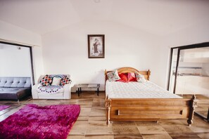 Exclusive-huoneisto (5) | Tallelokero huoneessa, pimennysverhot, vuodevaatteet