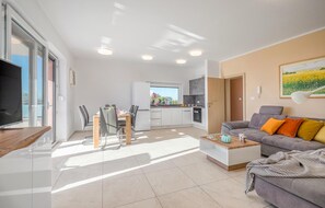 Smart TV, ping pong - Beautiful home in Fazana (Fazana)