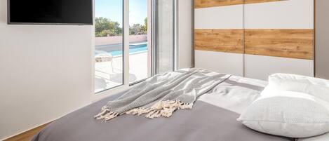 4 soverom, safe på rommet, reiseseng for barn og wi-fi (inkludert)