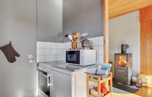 Refrigerador, parrilla de estufa y cafetera y tetera