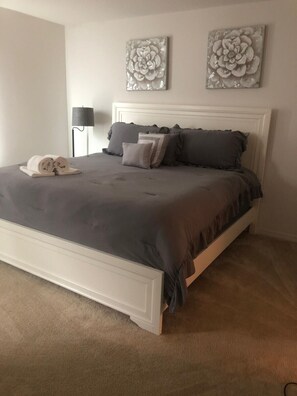 3 habitaciones, escritorio, tabla de planchar con plancha y wifi gratis