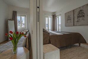 2 室のベッドルーム、アイロン / アイロン台、WiFi (無料)、ベッドシーツ