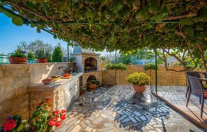 Terrace/patio - Amazing home in Marcana (Marcana)