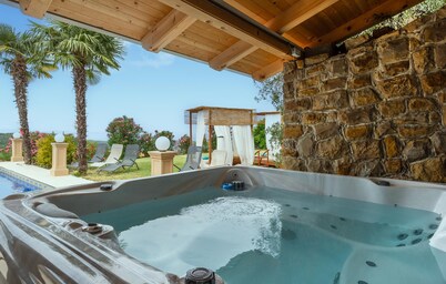 Amazing home in Ankaran with sauna
