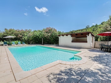 L'Eau, Ciel, Nuage, Piscine, Bleu Azur, Plante, Ombre, Arbre, Rectangle, Mobilier De Jardin