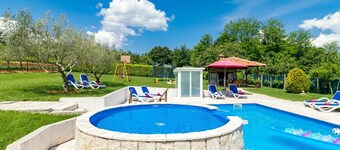 Wonderful private villa for 10 guests with WIFI, A/C, private pool, TV, terrace and pets allowed