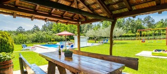 Beautiful private villa for 10 people with A/C, WIFI, private pool, TV, terrace and pets allowed