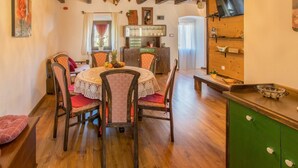 A cozy dining area with a wooden table, chairs, and a green cabinet. - Stunning private villa for 6 people with private pool, A/C, WIFI, TV and terrace (Pazin)