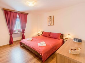 3 chambres, fer et planche à repasser, Wi-Fi gratuit