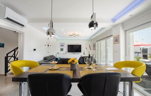 Dining - Amazing home in Zrnovnica with sauna (Zrnovnica)