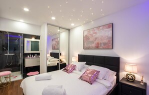 3 bedrooms, in-room safe, travel crib, free WiFi - Amazing home in Zrnovnica with sauna (Zrnovnica)