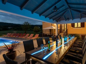Outdoor dining - Beautiful private villa for 13 guests with private pool, WIFI, TV and terrace (Buzet)