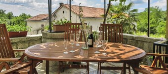 Stunning private villa for 8 guests with A/C, internet, private pool, TV, terrace and pets allowed