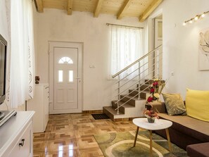 TV - Wonderful private villa for 6 people with private pool, WIFI, A/C, TV, terrace and pets allowed (Pazin)