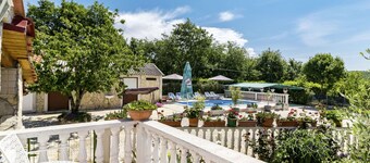 Beautiful private villa with A/C, WIFI, private pool, TV, terrace, pets allowed and parking