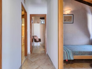 3 bedrooms, bed sheets
