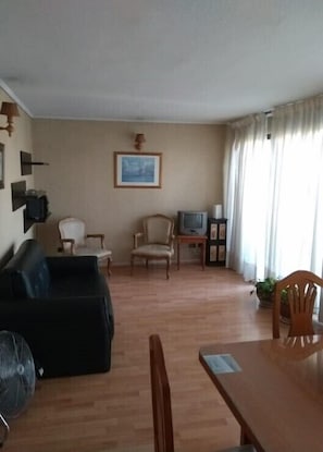 Apartment | Living area | TV - Buena Vista Apart Hotel (Santiago)