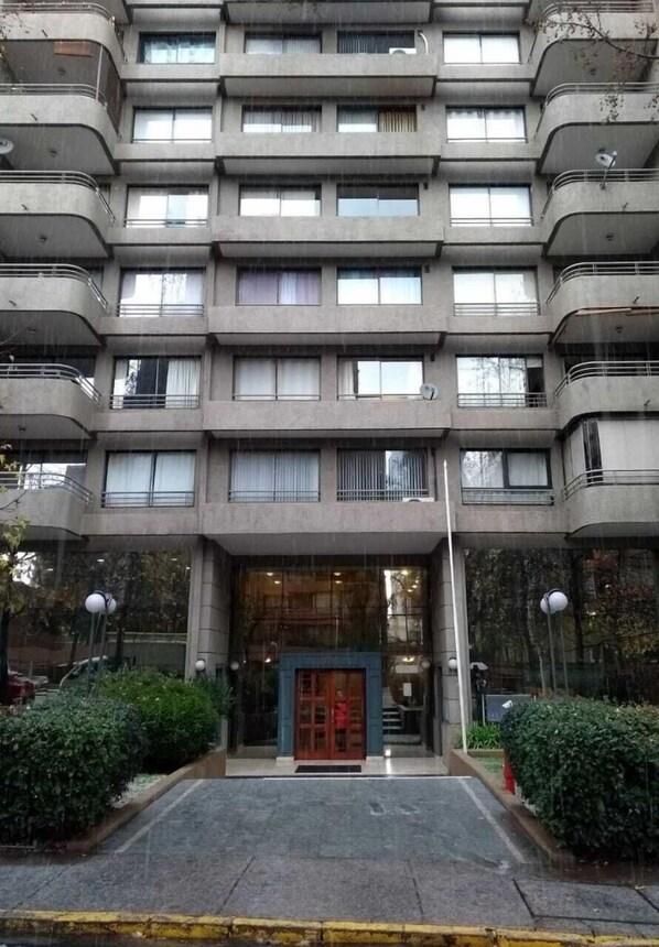 Front of property - Buena Vista Apart Hotel (Santiago)