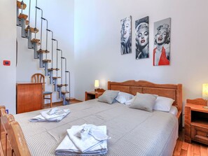 6 bedrooms, travel cot, free WiFi - Beautiful private villa for 12 people with WIFI, A/C, private pool, TV and terrace (Škatari)