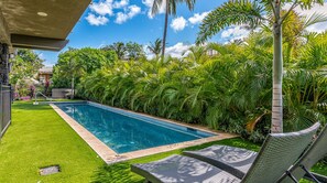 Piscina all'aperto, una piscina riscaldata