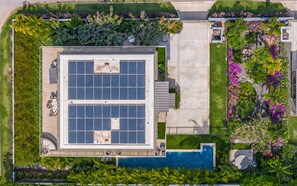 Outdoor pool, a heated pool - Kihei Maui Beach house - On the water (Kihei)