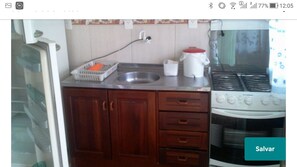 Kühlschrank, Ofen, Herdplatte, Wasserkocher