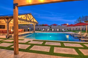 Unclassified image, 4 of 73, button