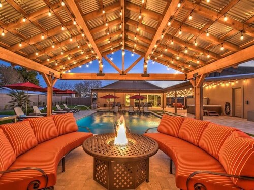 Grand Oasis, 1/2 Acre High-End Haven, Near Golf!