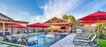 NOUVELLE PROPRIÉTÉ! ESPACE EXTÉRIEUR INCROYABLE, PISCINE / SPA CHAUFFÉ, 5bd, / 4ba, DORMONS 15