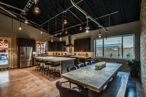 Fridge, microwave, oven, stovetop - Grand Oasis, 1/2 Acre High-End Haven, Near Golf! (Gilbert)