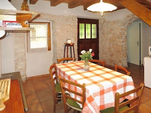 Dining - Wonderful  villa for 6 people with WIFI, private pool, A/C, TV, terrace and pets allowed (Pazin)