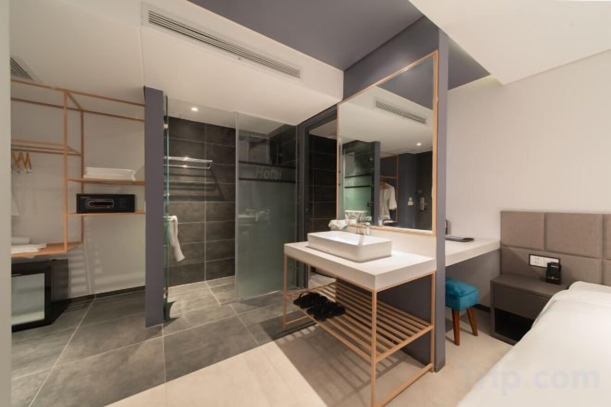 Baño | Regadera tipo lluvia, amenidades de baño gratuitas, secadora de cabello 