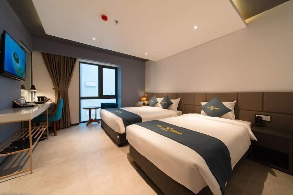 Minibar, in-room safe, desk, laptop workspace