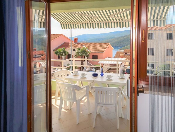 Property grounds - Cosy apartment for 6 people with WIFI, A/C, TV, balcony and pets allowed (Labin)