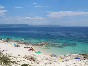 Beach - Cosy apartment for 6 people with WIFI, A/C, TV, balcony and pets allowed (Labin)